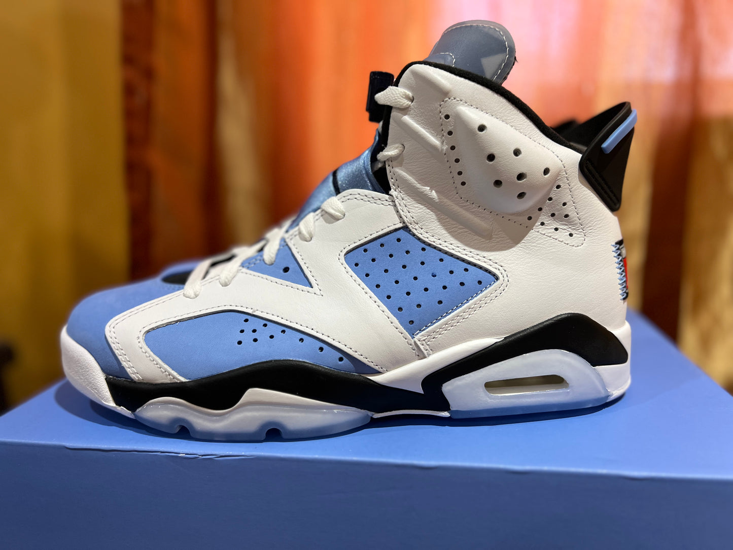 Size 9M/10.5W- Air Jordan 6 Retro UNC Blue