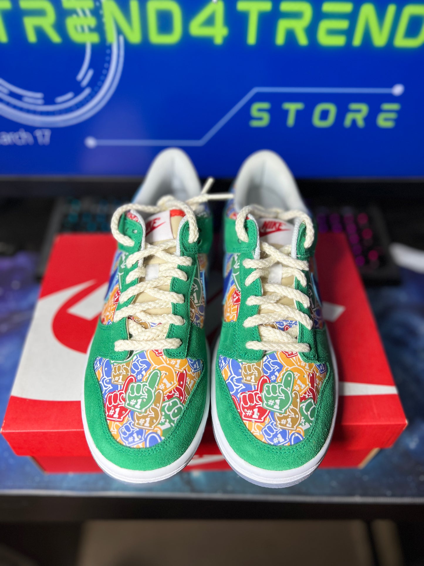 Size 6.5Y - Nike Dunk Low Foam Finger (GS) 2022