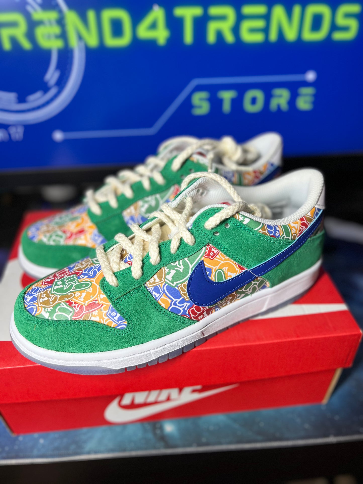 Size 6.5Y - Nike Dunk Low Foam Finger (GS) 2022