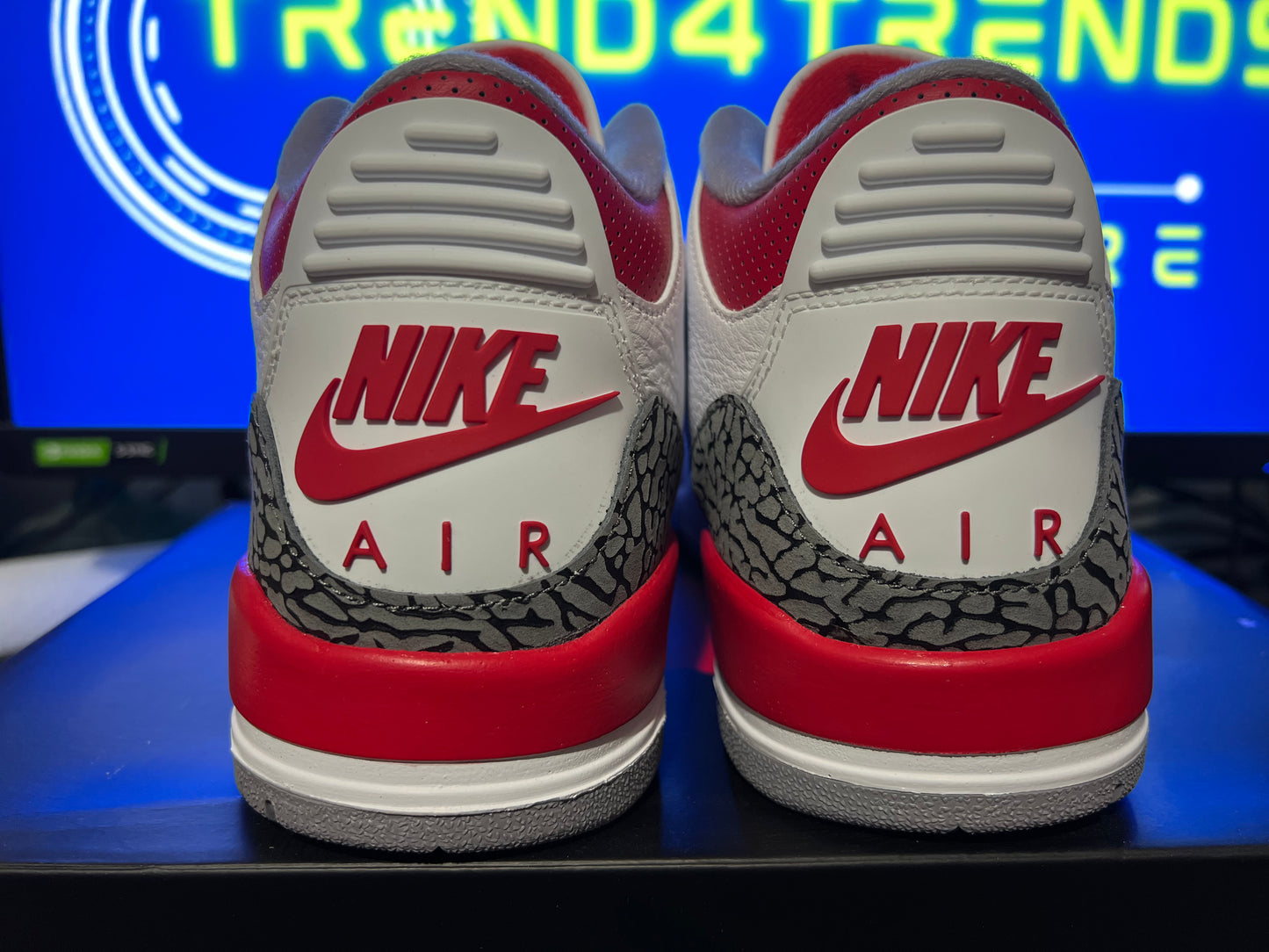 Size 10M/11.5W - Air Jordan 3 Retro Fire Red (2022)